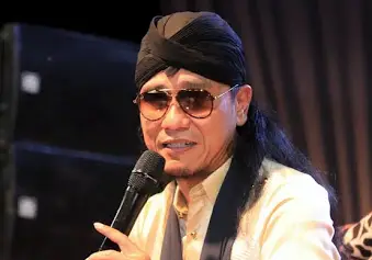 Ulama kondang Gus Miftah kembali mencuri perhatian publik dengan gaya dakwahnya yang unik dan kekinian.