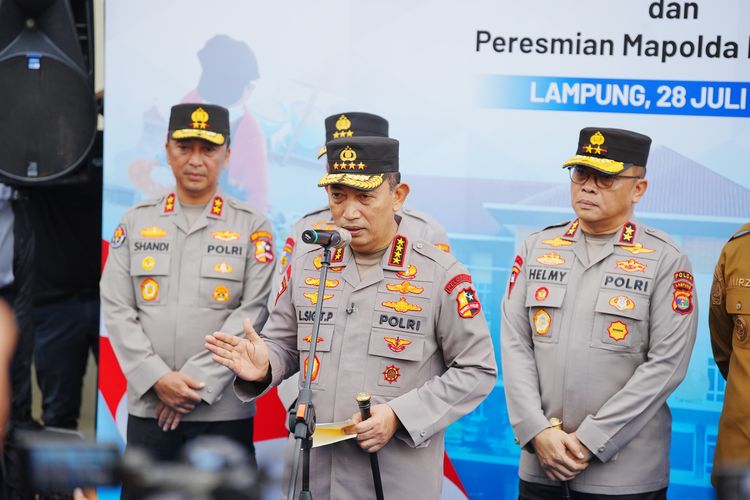 Kapolri Jenderal Listyo Sigit Prabowo saat Groundbreaking 20 Satuan Pelayanan Pemenuhan Gizi (SPPG) bersama dengan jajaran Polda Lampung, Lampung, Senin (28/7/2025). (Dok Humas Polri)(Shela Octavia)