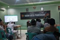 Rapat Koordinasi Pengelola SPPG Kecamatan Palengaan dengan Koordinator BGN Pamekasan di Aula Kodim 0826.