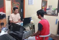 Pelaku R ditangkap setelah menganiaya korban SB (58), warga Desa Grujugan, Kecamatan Larangan, pada Selasa (19/8/2025) sekitar pukul 10.00 WIB.