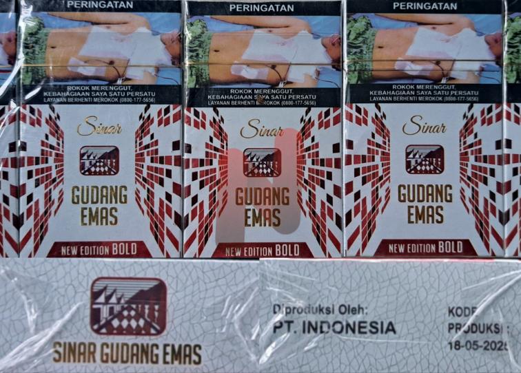 merek Sinar Gudang Emas diduga kuat beredar bebas di sejumlah toko kelontong dan lapak online tanpa disertai pita cukai resmi.