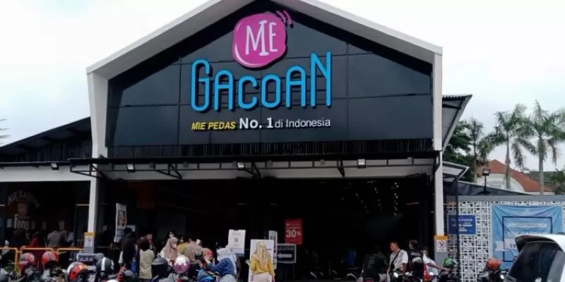 Gerai Mie Gacoan. Warung makan ini selalu ramai pengunjung di setiap outletnya. Apa Rahasianya ? (banggaindonesia.com)