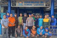 Satpolairud Polres Lamongan Evakuasi Nelayan Korban Laka Laut di Perairan Paciran.