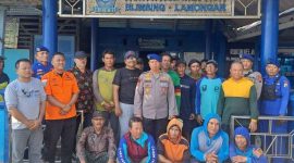 Satpolairud Polres Lamongan Evakuasi Nelayan Korban Laka Laut di Perairan Paciran.