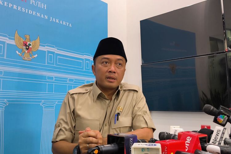 Menteri Sekretariat Negara (Mensesneg) Prasetyo Hadi di Kompleks Istana, Jakarta, Jumat (19/9/2025). (KOMPAS.com/Rahel)