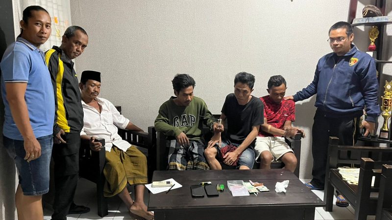 Dari tangan pelaku, polisi menyita sabu, alat hisap, dan sejumlah barang bukti lainnya.