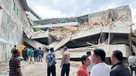 Sebuah bangunan baru di lingkungan Lembaga Pesantren Al-Khoziny Buduran roboh Senin (29/9/2025).