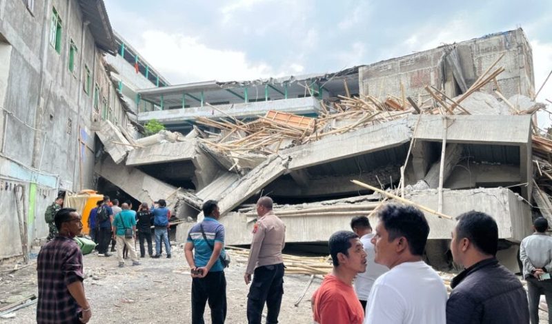 Sebuah bangunan baru di lingkungan Lembaga Pesantren Al-Khoziny Buduran roboh Senin (29/9/2025).