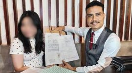 D saat bersama kuasa hukumnya (foto : iNewsProbolinggo.id/istimewa)