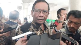 Mantan Menko Polhukam Mahfud MD saat menemui wartawan di Balairung, Universitas Gadjah Mada (UGM), Selasa (4/02/2025).