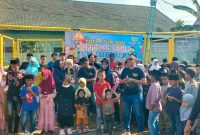 Ratusan anak yatim tampak ceria menikmati wahana permainan gratis pada acara Yatim Fun Pasar Rakyat 2025 di Lapangan Sedangdang, Pamekasan, Rabu (1/10/2025).