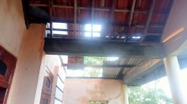 Hujan deras disertai angin kencang mengguncang Palengaan, Pamekasan, Senin sore (13/10).