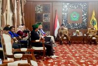 Bupati Pamekasan KH. Kholilurrahman bersama Wakil Bupati H. Sukriyanto saat menerima audiensi aktivis Cipayung Plus di Pendopo Ronggosukowati, Selasa (14/10/2025) sore.