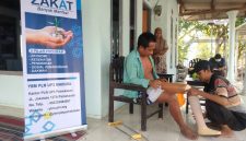 Bantuan Kaki Palsu oleh PLN ULP3 Madura 
