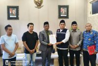 Ach. Suhairi kembali mendatangi kantor DPRD Pamekasan untuk menindaklanjuti usulan pemakzulan Bupati KH. Khalilurrahman.