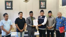 Ach. Suhairi kembali mendatangi kantor DPRD Pamekasan untuk menindaklanjuti usulan pemakzulan Bupati KH. Khalilurrahman.