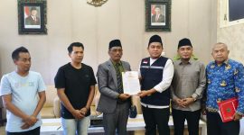 Ach. Suhairi kembali mendatangi kantor DPRD Pamekasan untuk menindaklanjuti usulan pemakzulan Bupati KH. Khalilurrahman.