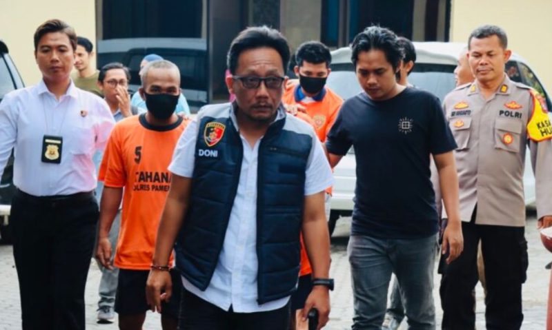 Kasatreskrim Polres Pamekasan AKP Doni Setiawan usai menyerahkan tersangka kasus intimidasi wartawan JTV Madura ke Kejari Pamekasan.