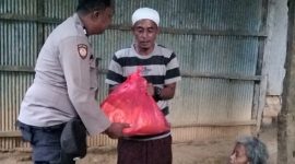 Kapolsek Tambelangan KOMPOL TOMO, S.Pd melalui Ps. Kanit Samapta AIPTU Moh. Aminuddin, S.H selaku Polmas Desa Barung Gagah, bersama anggota, melaksanakan giat sambang pada Jumat (3/10/2025).