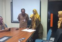Suasana saat penandatanganan mutasi jabatan.