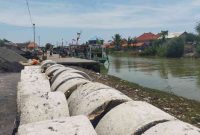 Lokasi proyek pembangunan tambatan perahu di Pelabuhan Tanglok, Sampang, yang hingga awal Oktober 2025 masih belum dikerjakan. (Foto: Agus/Jatimzone.com)