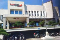 Kantor Bank Jatim Cabang Sampang, lokasi tempat siswi SMKN 1 Sampang menjalani magang. (Foto: Agus/Jatimzone.com)