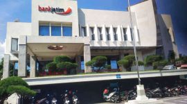 Kantor Bank Jatim Cabang Sampang, lokasi tempat siswi SMKN 1 Sampang menjalani magang. (Foto: Agus/Jatimzone.com)