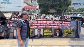 Jaka Jatim saat melakukan demontrasi.