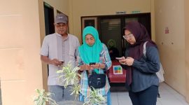 Orang tua korban usai mengikuti sidang.