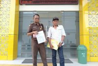 Korban saat melapor ke Polres Pamekasan, Selasa 8 Oktober 2025.