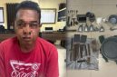 Petugas Satreskrim Polres Sumenep saat mengamankan pelaku berinisial M, warga Desa Banjar Barat, Kecamatan Gapura, yang diduga menyimpan bahan peledak ilegal di rumahnya.