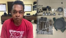 Petugas Satreskrim Polres Sumenep saat mengamankan pelaku berinisial M, warga Desa Banjar Barat, Kecamatan Gapura, yang diduga menyimpan bahan peledak ilegal di rumahnya.