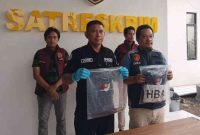 Tim Resmob Polres Pamekasan saat mengamankan salah satu pelaku penganiayaan yang menyebabkan korban meninggal dunia. (Foto: Humas Polres Pamekasan)