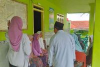 Suasana panik mewarnai sekolah saat belasan siswa MTs di Pamekasan tiba-tiba jatuh sakit usai makan menu Makan Bergizi Gratis.