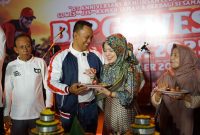 Ali Zainal Abidin Bersama Istri saat perayaan anniversary 1th BIP