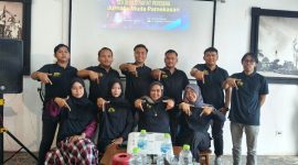 Foto bersama ketua dan Pengurus Jurnalis Muda Pamekasan 