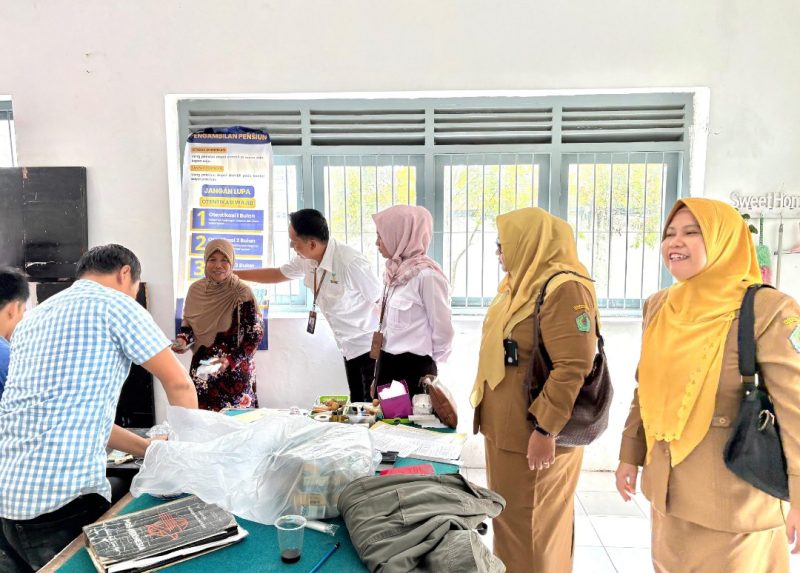 Pengawasan Langsung Kepada Penerima BLTS oleh Ketua Tim SDM PKH Jatim 