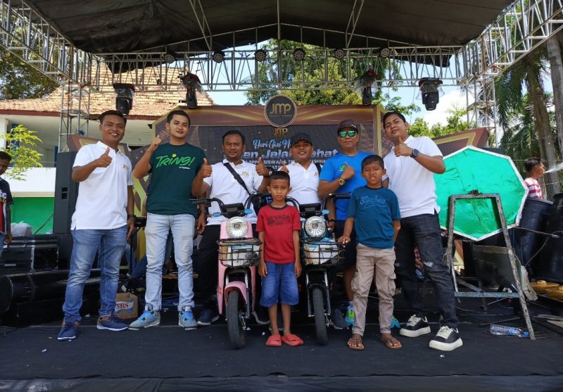 Ketua JMP bersama pemenang undian JJS 