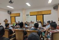 Caption: Puluhan Ulama dan Habib saat Audiensi di DPRD Sampang Bersama Penyelengga Rencana Konser Valen DA7 (Sumber Foto: Jatim Zone)