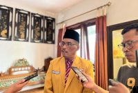 Ach. Suhari saat diwawancara awak media usai acara pembentukan pengurus DPC Hanura Pamekasan.