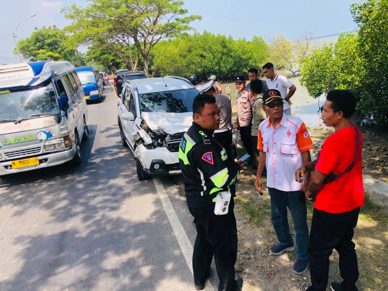 Pihak kepolisian setempat saat mendatangi TKP 