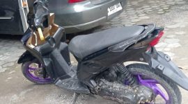 Caption: Motor Diduga Bodong Yang Beberapa Hari Lalu Sempat Terparkir di Depan Mapolsek Camplong (Sumber Foto: Masyarakat/dok Jatimzone.com)