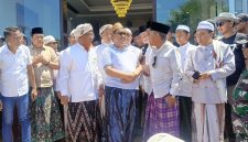 H Khairul Umam di dampingi Para ulama di kediamannya 