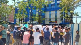 Puluhan aktivis Geruduk Kantor Bea dan Cukai Madura 