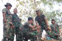 Dandim Pamekasan Letkol Kav Agus Wibowo Hendratmoko, S.H., M.Han., saat mendampingi Danrem Brigjen TNI Kohir