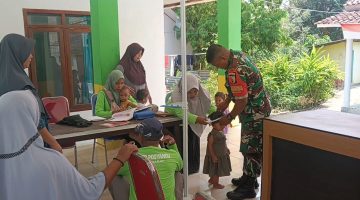 Babinsa Koramil 0826-01 Pamekasan Dampingi Posyandu, Edukasi Pencegahan Stunting bagi Warga