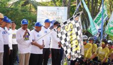 Pelepasan peserta Fun Bike dalam acara Dies Natalis ke 48 Universitas Madura, minggu (31/5/2026).