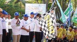 Pelepasan peserta Fun Bike dalam acara Dies Natalis ke 48 Universitas Madura, minggu (31/5/2026).