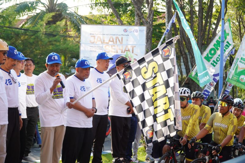 Pelepasan peserta Fun Bike dalam acara Dies Natalis ke 48 Universitas Madura, minggu (31/5/2026).