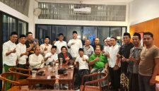 FAJP dan Tokoh Muda Madura persiapan menggagas kongres rakyat dalam pertemuan yang berlangsung di Threefive Coffee & Space, Jumat (1/5/2026).